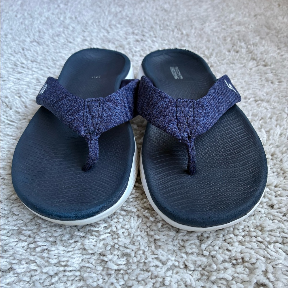 ππ3for$9 Skechers Dark Blue and White-bottom Sandals/Flip flops - Picture 3 of 4